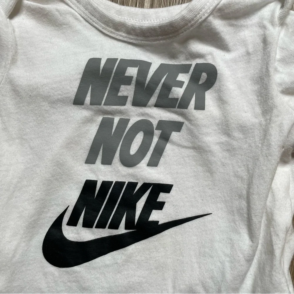 Nike Baby Shirts Summer Bundle of 4 | 6 - 9 months | White, Beige